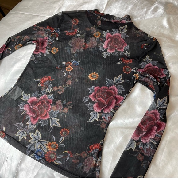 Mesh turtleneck full sleeve top in black / floral - Picture 2 of 7
